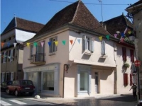 2 bedroom town house situated in the heart of the Bearnais countryside in Salies de Bearn, South West France