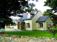 PRIVATE DIRECT ACCESS TO GOLDEN SANDY BEACH FROM THESE 4 STAR COTTAGES IN THE SEASIDE VILLAGES OF RATHMULLAN