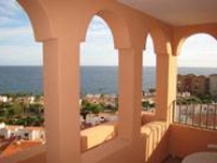 1 Bed holiday apartment with views over the sea £195pw