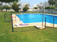 Beautifully furnished immaculate 2 bed Apt 200m from Beach