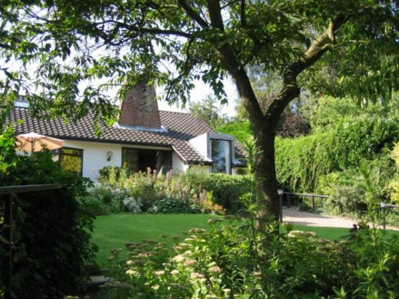 Riverside Cottage on Southern Norfolk Broads, with Boat and Hot Tub
