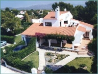 Detached family villa, with private pool near to the sea