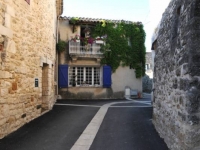 A smart 'house in a village' close to Montpellier