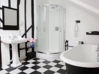 manor_blackandwhite_bathroom_219A5443-2