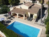 Beautiful 3 bedroom villa with large private heated pool on 900m2 plot, less than 1 mile from Playa de la Fossa beach