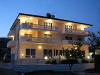 Apartments in Villa 250m from the centre of the old town of Trogir.