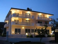 Apartments in Villa 250m from the centre of the old town of Trogir.