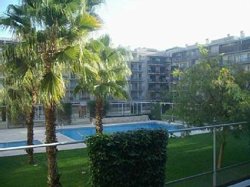 Apartment in Barcelona center with pool. Near the beach